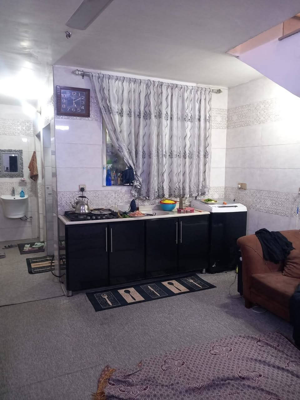 دار للبيع المساحه ١٠٠متر طابقين ٣نوم استقبال مطبخ خدمات مدخلين بناء نظيف عنوان الدار حي الشباب منطقه التعليم *********** ابوطه. *********** يوجد لدينا عروض آخره... اجارات وبيع ومراوس....
