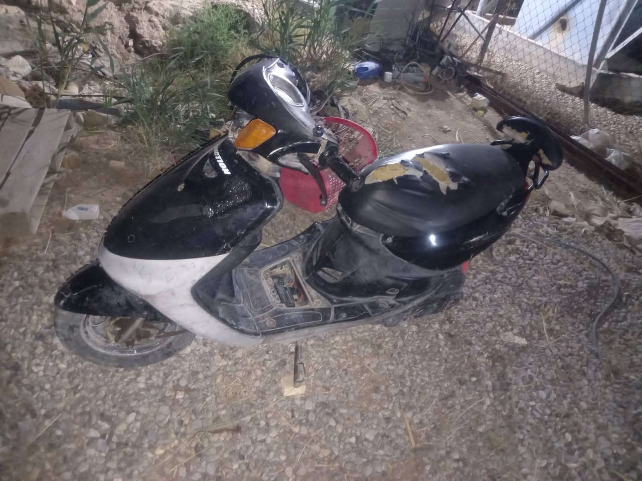 للبيع ماكس قجمه نضيفه محرك ناعم لاتبخير ولاشي
شوي عوزه ترتيب شغاله بكل وقت هندر واحد
سعر 225 وبيه حك الجيه مكان بغداد حي البتول
***********
