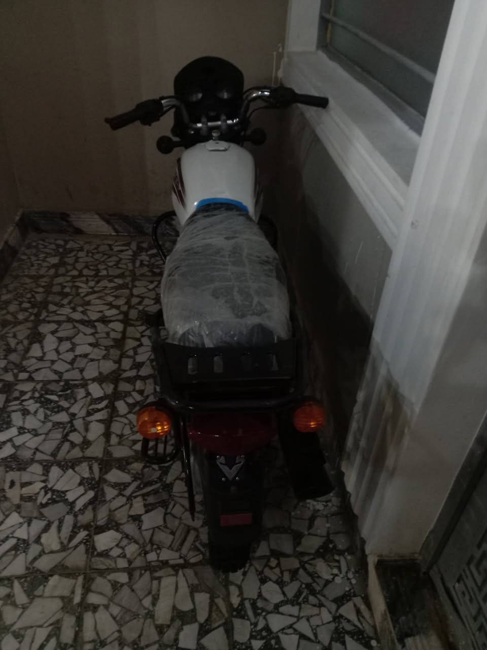 للبيع دراجه بوكسر لونها بيضاء الموديل 21 دراجه لا مفتوحه ولا مبدل اي شيء بيها مكينه  دراجه لا مفتوحه ولا مبدل اي شيء بيها مكينه ما مفتوحه كهربائيات شغاله سيارات جدد الوراء والقدام دراجه طق لايلون اوراق استنساخ السعر 800 وبيها مجال مكاني نجف اللي يريد يجي خليه يجي خاص وراح اخلي رقم تلفون ما بيه واتساب بيه رصيد  ***********
