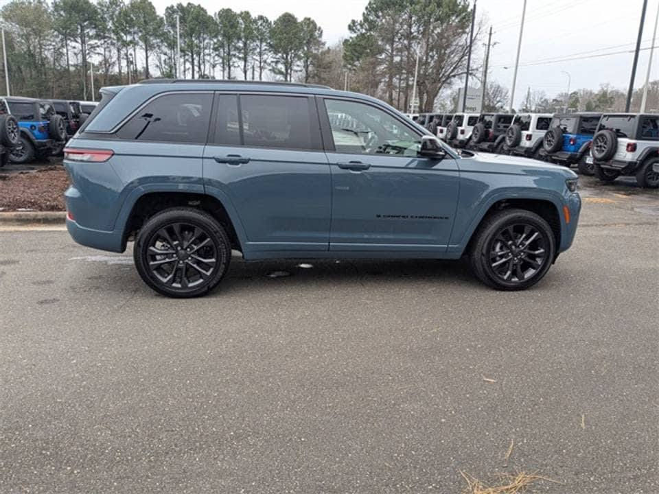 للببع جيب جراند شيروكي 2026
ليمتد
السعر 40 الف دولار 
شامل كمرك وشحن ورقم شمالي
ممشى 40 ميل 
اللون الخارجي: أزرق فولاذي
اللون الداخلي: جلد أسود فاخر
المحرك: بنزين
محرك توربو رباعي الأسطوانات 
 سعة  توربو 2.0L 4cyl Turbo لتر، ناقل حركة أوتوماتيكي 8 سرعات
نظام الدفع: دفع رباعي
القوة: ٣٢٤ حصان
مدة الوصول 50 يوم لتواصل خاص


**إذا كنت صاحب هذا الإعلان وتريد حذفه لأي سبب، رجاءا أرسل رسالة إلى الدعم الفني**