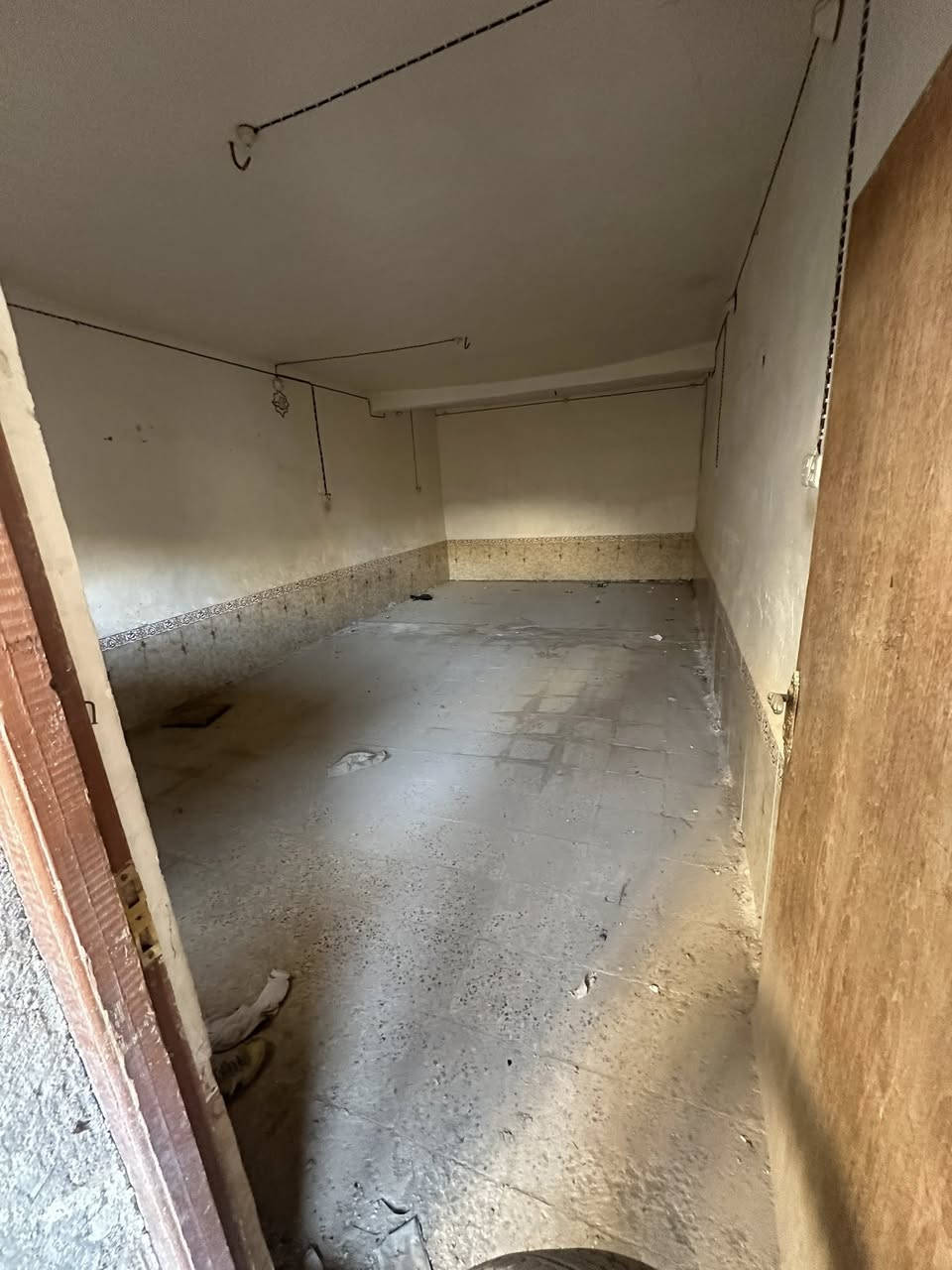 بيت طابو ملك للبيع 
📍شارع حي الصناعي 
طابقين  المساحه 250م
الطابق الاول يحتوي على استقبال وصاله ومطبخ وحمام 
الطابق الثاني غرفتين 
الاستفسار اكثر  الاتصال على الرقم 
***********
