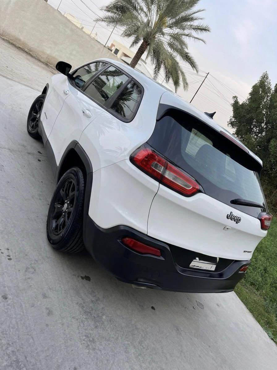 مرحبا اخوان 
جيب شيروكي بزون خليجي موديل ٢٠١٥ خليجي مكينه ٤
ماشيه ٧٨ رقم بابل بيها صبغ اقل القطعه سياره جديده مكينه وگير مكفولات واللي يشتري ياخذ سونار السعر ١١٣ وبيها مجال مكانها بابل مسيب *********** المحاويل, بابل
