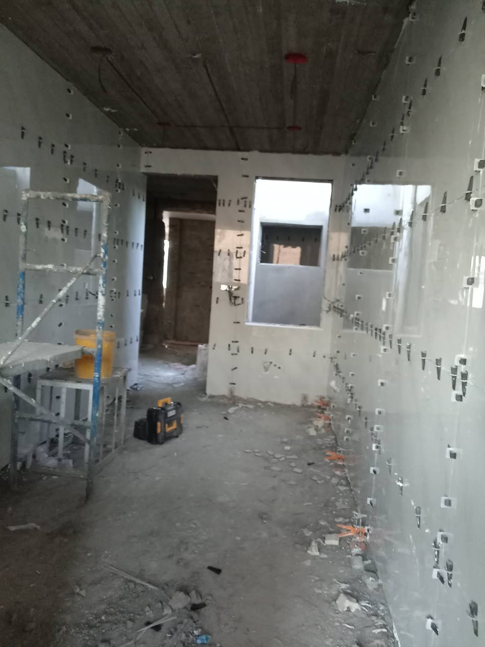 موجود كادر سرميك ومرمر وكاشي ودرج موجودين بل الاعظميه انشاء الله ***********
