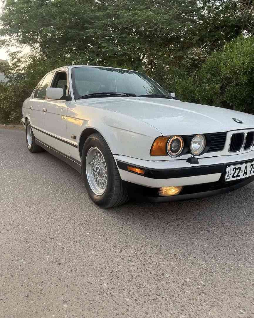 السلام عليكم للبيع او مراوس BMW525iاصل جديده لوك
موديل ١٩٩٠
بدون صبغ
كير اوتماتيك
٤جام كهرباء
سنتر لوك
تبريد
جاهزه بدون اي نقص
بدون اي حادث او تبديل او خياس
عنواني بغداد السيدية
السعر ٧٧$
***********
