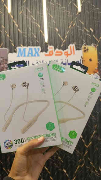 سماعات ممتازة للرياضيين ومحبي الاستماع الطويل!
🎧 سماعة JOKADE J1023 الرياضية: الرفيق المثالي لتمارينك! 🏃‍♂️
وداعاً للاسلاك المعيقة! مع سماعة الرقبة اللاسلكية JOKADE J1023، استمتع بأعلى جودة صوت أثناء ممارسة الرياضة والتحرك بحرية تامة.
✨ المواصفات الرئيسية والمزايا:
 * تصميم مريح (Neck-Hanging): تصميم طوق الرقبة يوفر ثباتاً مثالياً أثناء الجري والتمارين المكثفة، مما يمنع سقوط السماعة.
 * جودة صوت فائقة (HI-FI Stereo): استمتع بصوت نقي وغني بالتفاصيل، يجعلك تعيش التجربة الموسيقية بكل وضوح.
 * بطارية تدوم طويلاً: مزودة ببطارية كبيرة بسعة 300 مللي أمبير (mAh)، للاستماع لساعات طويلة دون انقطاع.
 * مقاومة للتعرق ورذاذ الماء (IPX4): لا داعي للقلق بشأن التعرق أثناء التمارين؛ فهي مصممة لتحمل الرطوبة ورذاذ الماء.
 * اتصال لاسلكي (BT Headset): اتصال سلس وسريع بتقنية البلوتوث لمسافة مريحة.
 * الاستخدام الأمثل: مثالية للرياضة، التمارين، العمل، والقيادة.
🛒 للحجز والاستفسار: ( ***********)
 * العنوان: (الديوانية ناحية نفر )
