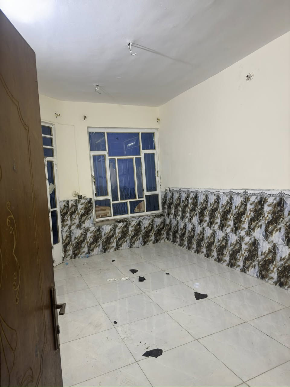 بيت للايجار ١٠٠ متر طابق واحد نهاية الاربع شوارع النفطية شارع سكلة الركابي الفرع الثاني غرفة وصالة واستقبال ايجارة ٣٠٠ قفل  استفسار *********** 
عائلة زغيرة
