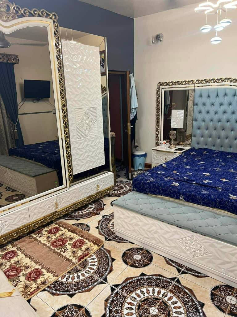 ✨دار 250م على ساحة 5 غرف بالزهراء✨

✨🫧 رقم الاعلان ((42)) 🫧✨

▫️المنطقة : ((الزهراء))

🫧نوع العقار : ((دار سكن))

▫️المساحة : ((250م))

🫧الوجه : ((10م))

▫️النزال : ((25م))

🫧عرض الشارع : ((8م وساحة خضراء))

▫️سنة البناء : ((الاول 2005
الثاني2011))

🫧 عدد الطوابق : ((طابقين ونصف مقسم الى بيتين ))

🫧تفاصيل البناء::
الطابق الأول يتكون من استقبال وهول ومطبخ وغرف نوم عدد (2) وصحيات وطرمة
الطابق الثاني يتكون من هول ومطبخ وغرف نوم عدد(2) وصحيات وترك وبيتونة وسطح صغير
الطابق الثالث يتكون من غرف نوم عدد (1) سندويج وسويت كامل

▫️أقرب نقطة :((قرب المدارس))
 
✨و لمزيد من التفاصيل يرجى التعليق (((ب تم)))

✨او زياره مقرنا الكائن في الخاجية شارع 40 مجاور الابتسامة الذهبية


**إذا كنت صاحب هذا الإعلان وتريد حذفه لأي سبب، رجاءا أرسل رسالة إلى الدعم الفني**