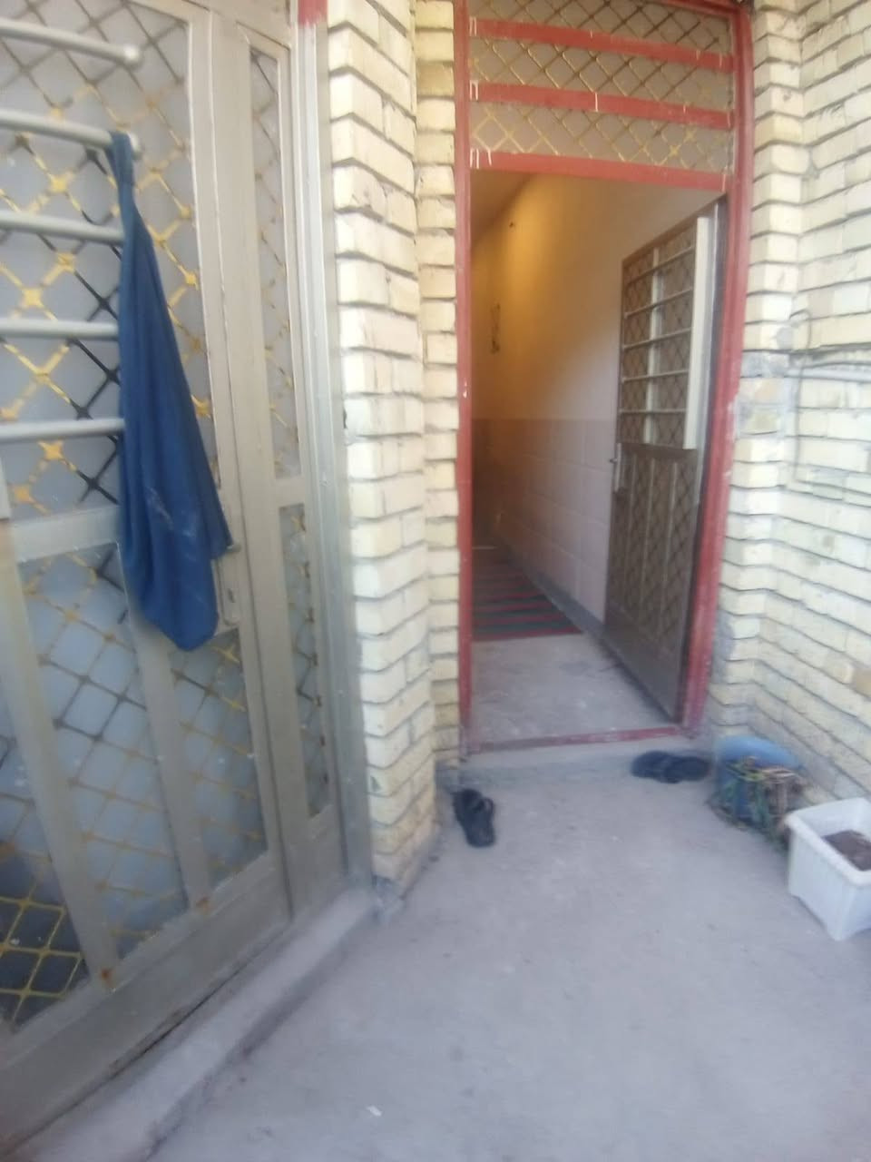 بيت للبيع مساحه ١٠٠الواجهيه ٦منطقه الشموخ تبليط ومجاري السعر ٩٠ الاتصال على الرقم ***********
