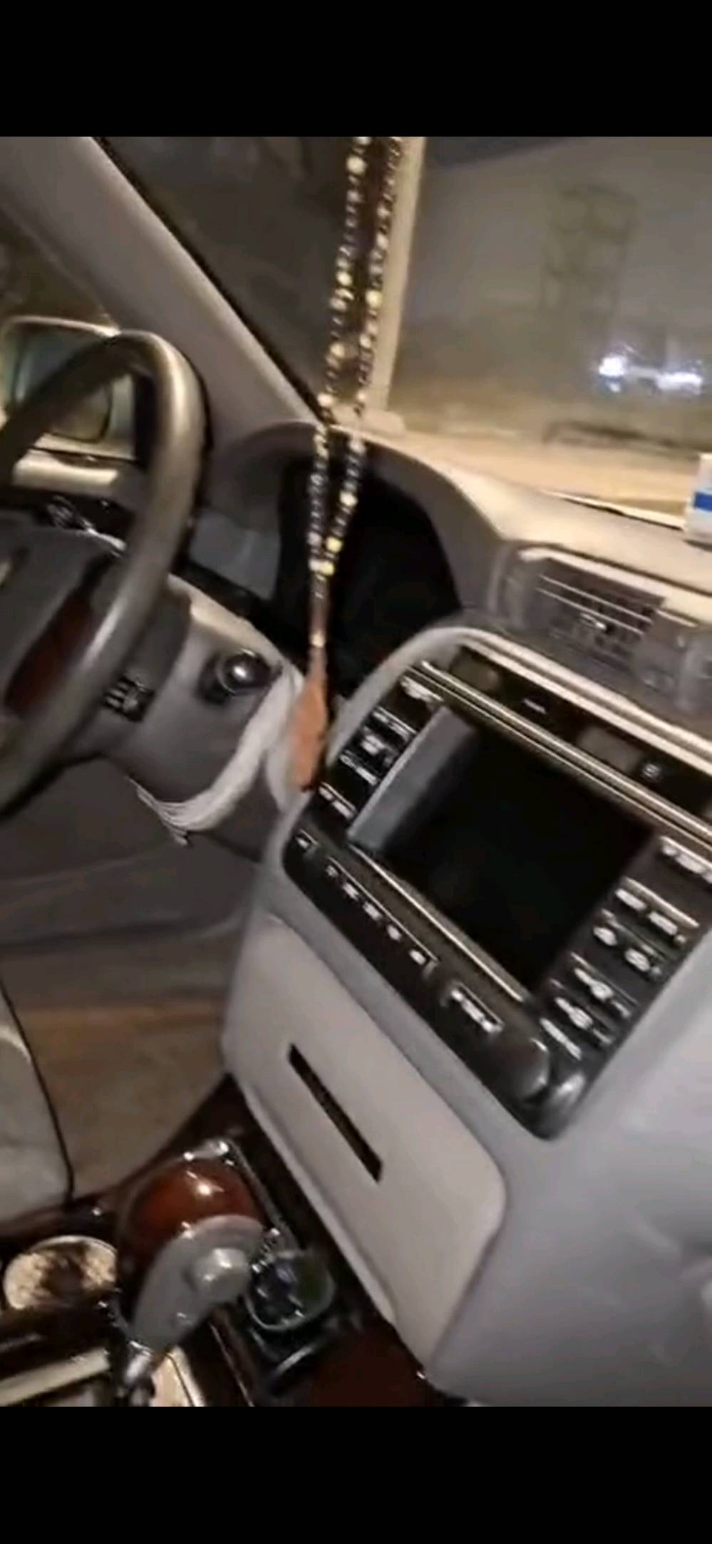  ادوات ادوات  
كراون جنون ٢٠٠٢ 
محرك كير بلاد ففتي 
دواخل جيس مثل ماموضح بالفيديو
كصة جنطة 
كشنات كهرباء بعني ديلوكس
رجاءا شراي يخابر بسط عيني محتاج واريد ابيع
شعر ٣٧مكان بصرة 
***********
