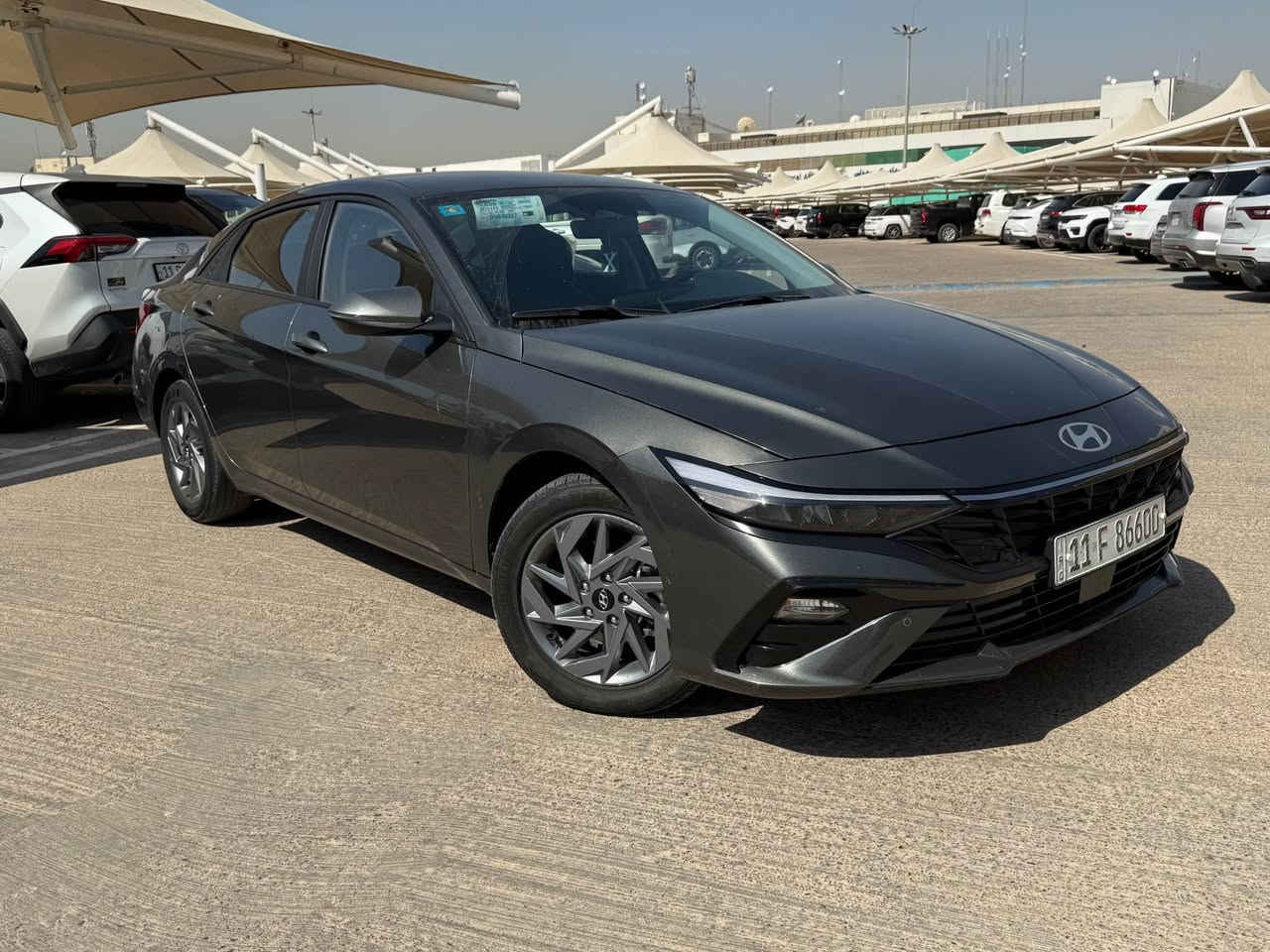 السلام عليكم 

هيونداي أفانتي وارد كوري موديل 2024 هايبرد 

حجم المكينه 1600 تمشي بالتوفيله الوحده 825 كيلو متر 

بيها باب السايق صبغ والجاملغ الايمن امبدل للعلم الاصلي موجود عندي بس بارد بسيط بلا شاصي ولا لغد ولا دواخل مرفق السونار بالمنشور للعلم السياره مايطلع بيها صور حادث لان وارد كوري مابيها صور بيها تقرير فقط وهذا رقم 

شاصيها KMHLM41JGRU083169

ماشيه 43 كيلو متر وقابل للزياده ماشيه شي قليل بالعراق السياره حالها حال الزيرو للعلم كيرها AT بلاد 

عارضها ب 143 وبيها مجال بسيط 

مكانها بغداد حي الجهاد
*********** علي 

مواصفاتها : 

* رونات دجتل (إلكتروني) 
* شاشه كار بلي + أندرويد 
* لد نهاري + عدسات زنون 
* كشنات جلد 
* مري شفط 
*تبريد بيانو + مناخين منفصل 
* حساسات خلفيه 
* حساسات اماميه 
* تنبيه تصادم اماني 
* ستيرن فل تحكم 4 جهات + منبه اهتزاز 
* رادار امامي 
* سايد بريك دكمه 
* 3 مودات قياده سبورت / سمارت / ايكو 
*اوتو هولد 
* دكمه كأمره الخلفيه تحكم بغداد, العراق
