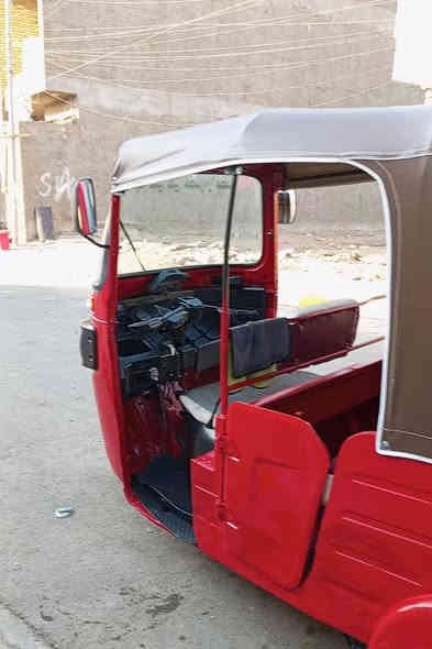 سلام عليكم تك تك للبيع موديل17 /اوراق / فول نضافه معمره للجماليه التكتك فول من كهربايات ودواخل كله جديد السعر/ 3500/وبيه مجال اتصال على الرقم‏‪***********‬‏
