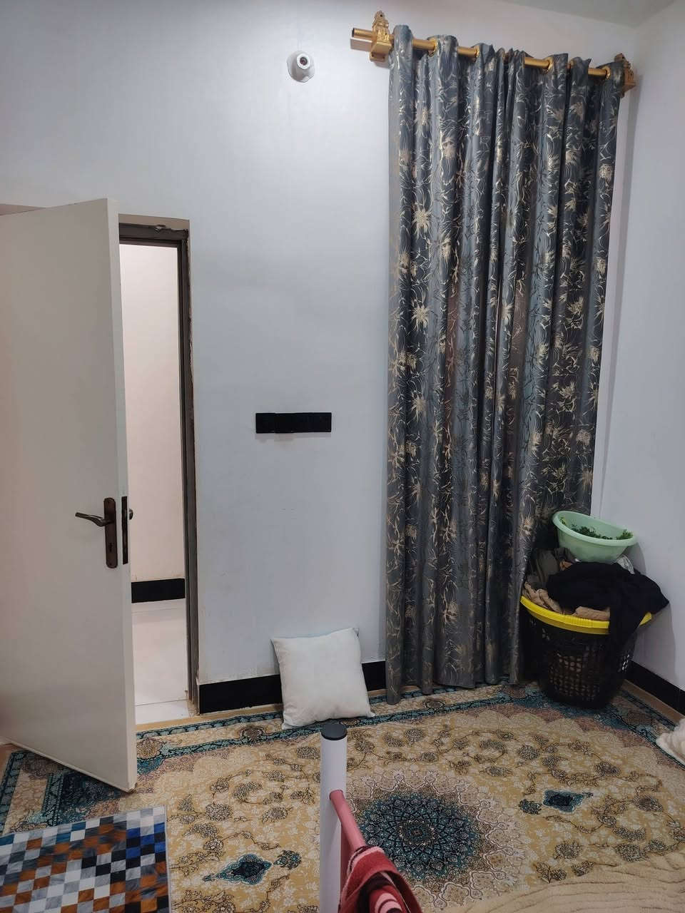 سلام عليكم بيت البيع زراعي يم الشفيج قرب حميد ريسان البيت بناء حديث صب كونكريت مسلح كهرباء وماي ونترنيت ومولد كل موجود بالباب البيت يتكون من غرفتين وصاله ومنور ومخزن بالبيتونه ومطبخ وديوانيه وصحيات خارجيه البيت مساحه ٢٠٠متر السعر ٣٨مليون رقمي ***********
