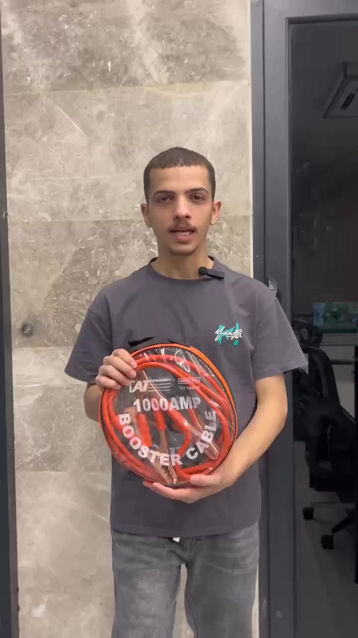 قوة تشغيل فورية للبطاريات 
الثقيلة والمركبات الكبيرة!

كابل بوستر عالي الأداء من TAT TOOLS، مصمم للاستخدام الصناعي والمكثف. بفضل قوته التي تصل إلى 1000 أمبير، فهو مثالي لتشغيل البطاريات الضعيفة في الشاحنات، المعدات الثقيلة، والمركبات الكبيرة في أصعب الظروف.

 قوة تشغيل هائلة 1000A – مثالي للاستخدام الصناعي وورش الصيانة.

 توصيل فوري وآمن – يضمن بدء التشغيل بسرعة حتى في درجات الحرارة المنخفضة.

 مواد عالية التحمل – أسلاك سميكة معزولة بالكامل تتحمل التيار العالي وتدوم طويلاً.

 مقابض نحاسية قوية – لتثبيت محكم وآمن على أقطاب البطارية.

 متوافق مع الشاحنات والمركبات الثقيلة – مناسب لمحركات الديزل والبنزين على حد سواء.

• إنقاذ البطاريات الضعيفة
• ورش تصليح السيارات
• الاستخدام المهني والورش الصناعية
• الطوارئ على الطرقات

الجهد: 12V / 24V
السعة: 1000A
للطلب :*********** واتساب
