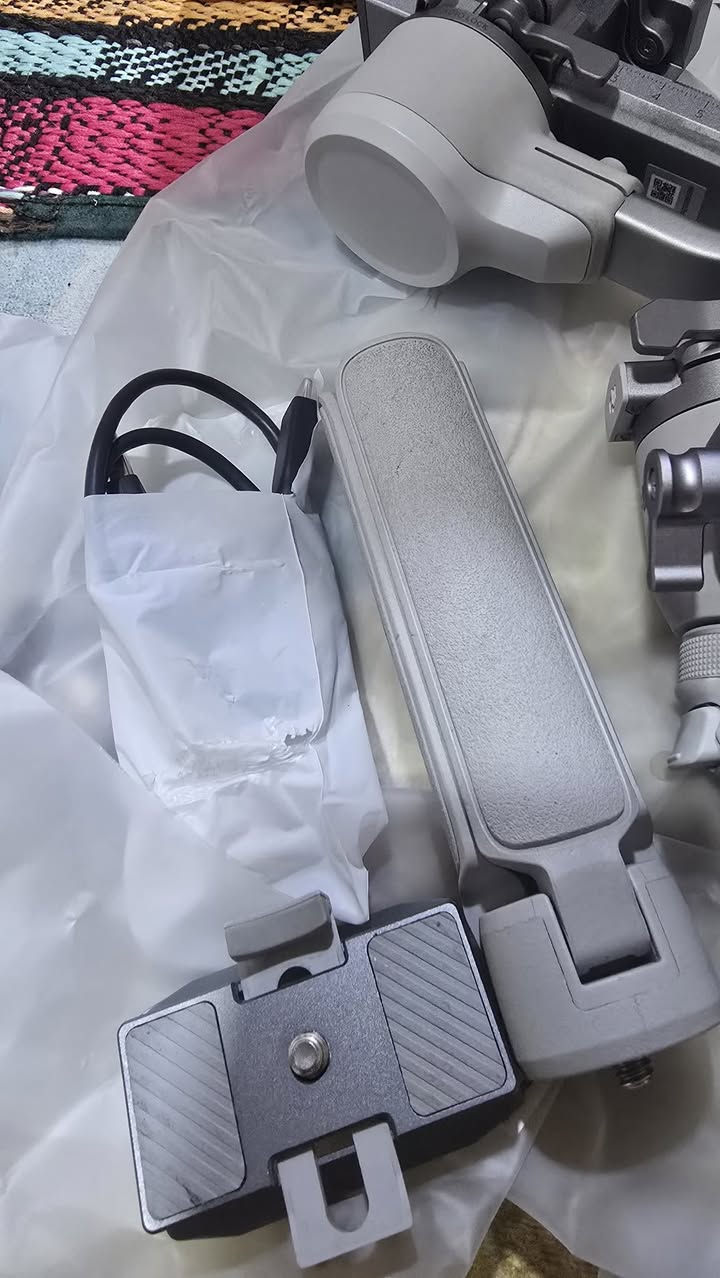 السلام عليكم
غراض تخص التصوير وغير التصوير للبيع
جميع الغراض مشتريها على ايدي
ونضيفات ومكفولات من اي خلل او عطل او تصليح
اذا بيهن حاجه مبدله لو مصلحه لو مفتوحه ترجعهن

توصيل ماعندي مكاني بالحله مركز المدينه

1_رونين Rs4 mini compo نضيف كلش
ومكفول كارتون وكل ملحقاته كامله  

2_نك مايك شركة بويا شركة عالميه
متحدثين ثنين كامل هو وغراضه وكيبلاته وجنطته 

3_تريكر ورسيفر لكاميرات الكانون رايدهن ثنينهن

4_حزم عدد ثنين الواحد ب 10 صورهن واضحه

5_كيبورد شركة اجاز RGB كيبورد عالمي ومعروف
مكفول ونضافته 100% سعره 50 الف

6_ستاند لابتوب بي مراوح وبي اضاءه RGB
وتكدر تتحكم بي وبسرعة المراوح وبالاضاءه
كامل هو وملحقاته ب 30 الف

مكاني حله بابل
توصيل ماعندي
رقم تلفوني  ***********
