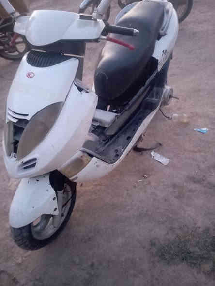 كامكو بوليسي مكينة حلوة شلعة معدل مال جلد ، بريك امامي خلفي شغالات ، دبلات امامي خلفي شغالات ، كهربائيات سلف ،هورن لايت اشاير ، كيج حماوة ، كيج بانزين ، رون ، كله شغال السعر 250 العنوان بابل وردية بوعليان ***********
