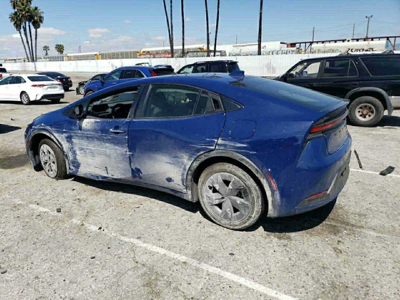 بريوس ٢٠٢٣ هايبرد حادث جانبي موضح بالصور البجم كبس *********** السعر  160 ومجال بسيط مستعحل علبيع
