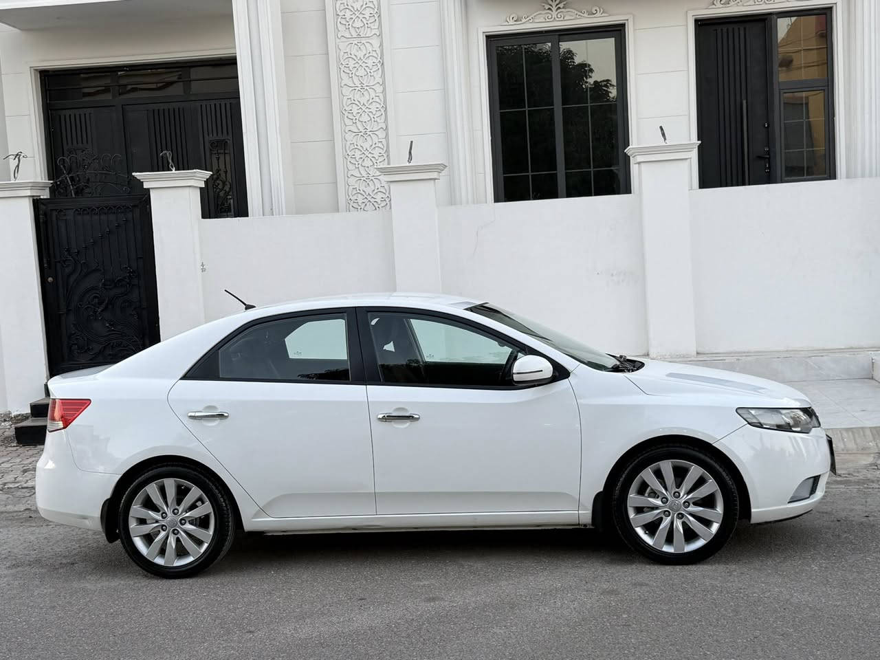 سيارة سيراتو خليجي موديل 2011
شرط كير محرك مامفتوحه صدر امامي خلفي جازها اربعه تايرات جددت تحويل مباشر موصفات معروفه سيارة مكفوله كفاله عامه سعر 117
***********
