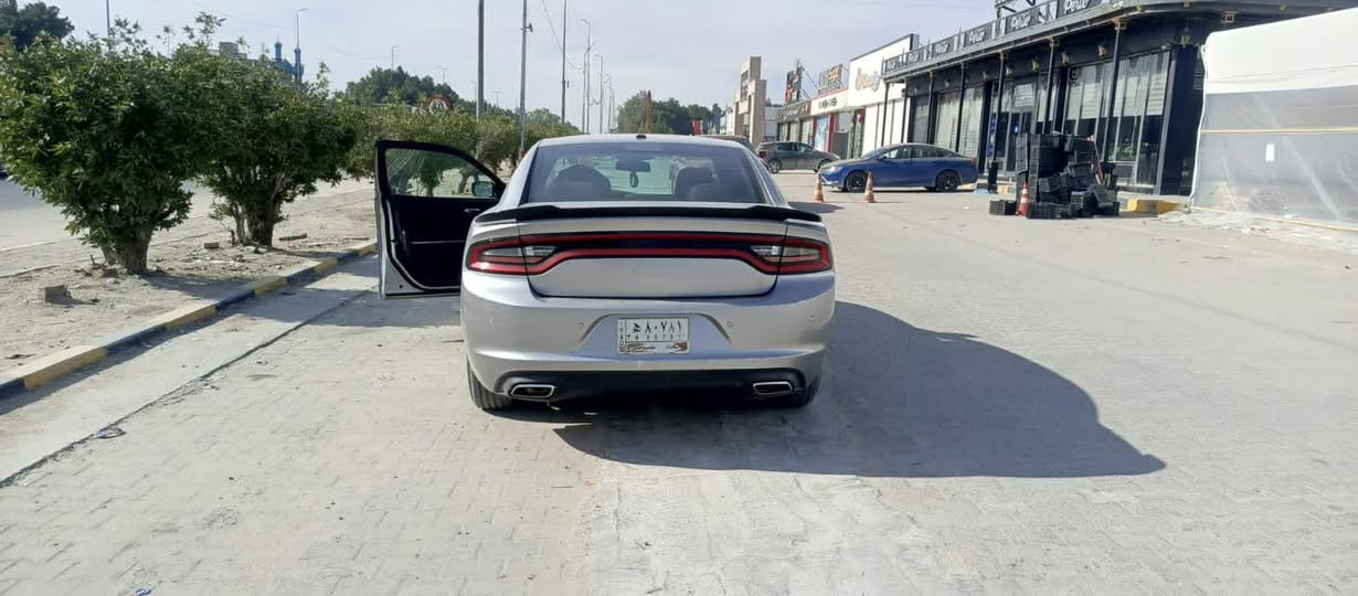 سلام عليكم دوج جارجر 2016 وارد امريكي حادث قطعتين صبغ فقط وبيها قطعتين هنا بالعراق 
رقم بغداد باسمنة سنويه جديدة 
حدادية وتخم تاير و منضومة تبريد جديده
غرفة كاملة جديدة
السعر 165 وبيها مجال للشراي
بيع او مراوس
مكان السيارة النجف الاشرف
للاستفسار ***********
***********
