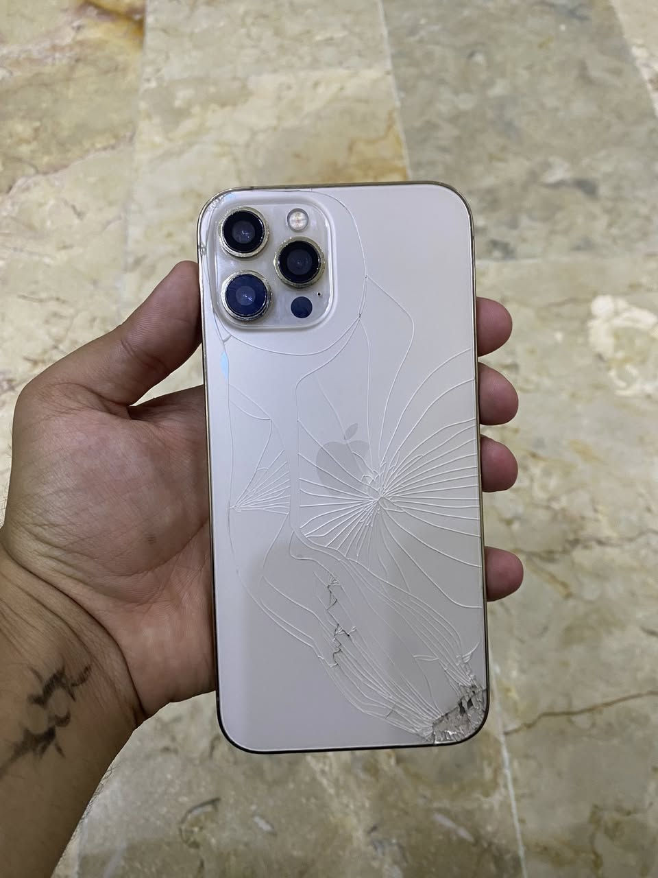 السلام عليكم
ايفون ١٢ برو ماكس  مبدل شاشه بطاريه ٧٦ وضهر مكسور
جهاز حلو ذاكره ٢٥٦ شرق اوسط الجهاز

السعر: 350 وبيه مجال
الموقع: بغداد السيديه
الهاتف:***********
