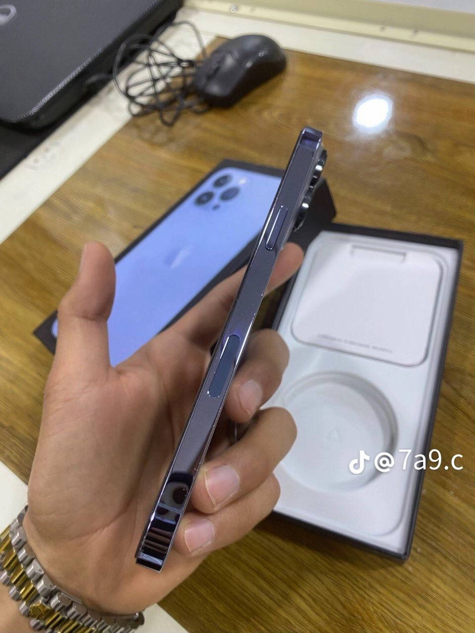 السلام عليكم جهاز آيفون 13 برو ماكس للبيع جهاز نضيف العنوان بغداد المشتل الهاتف ***********متواجد وتساب السعر 800وبي مجال حكً جيه
