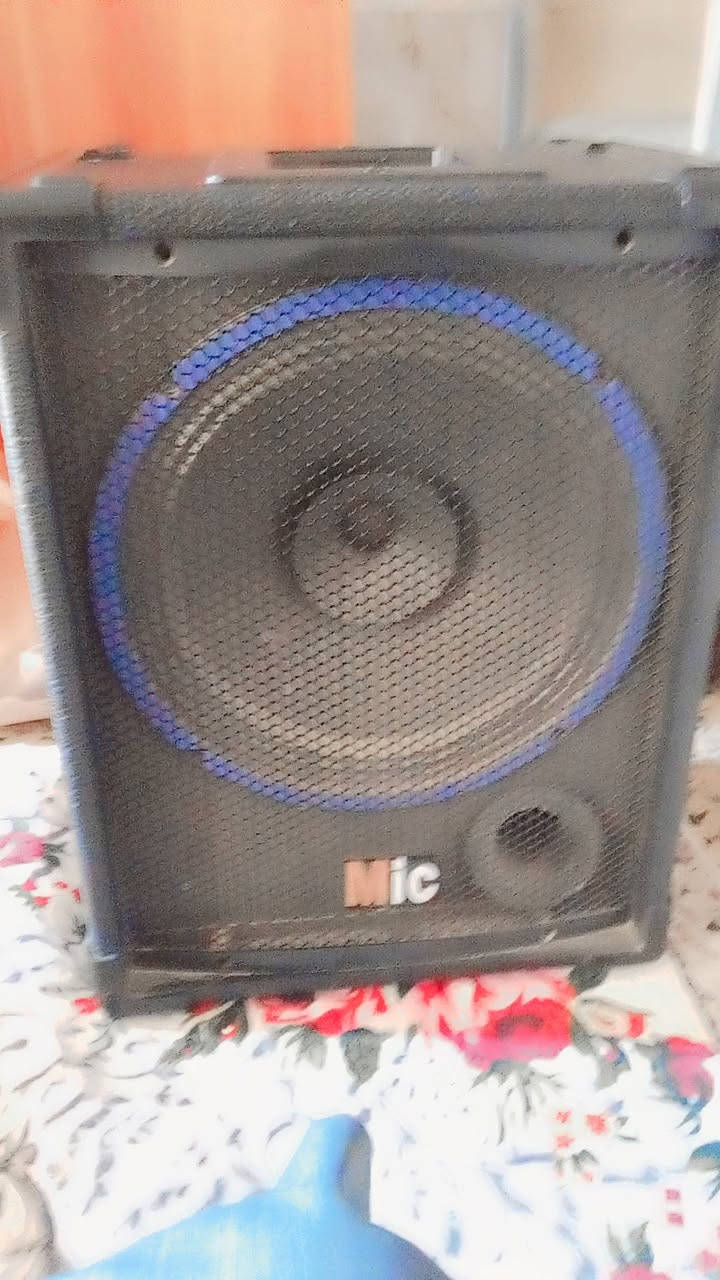 سلام عليكم ورحمة الله وبركاته 
جهازان 
1/مكسر  تندر امتياز صيني جيد جدا محتاج فقط فاليومات 
2/جهاز شحن ماركه micمشتغل موسم واحد 
للبيع 
التواصل ***********
رجاء فقط اليشتري والسعر بخدمتكم
