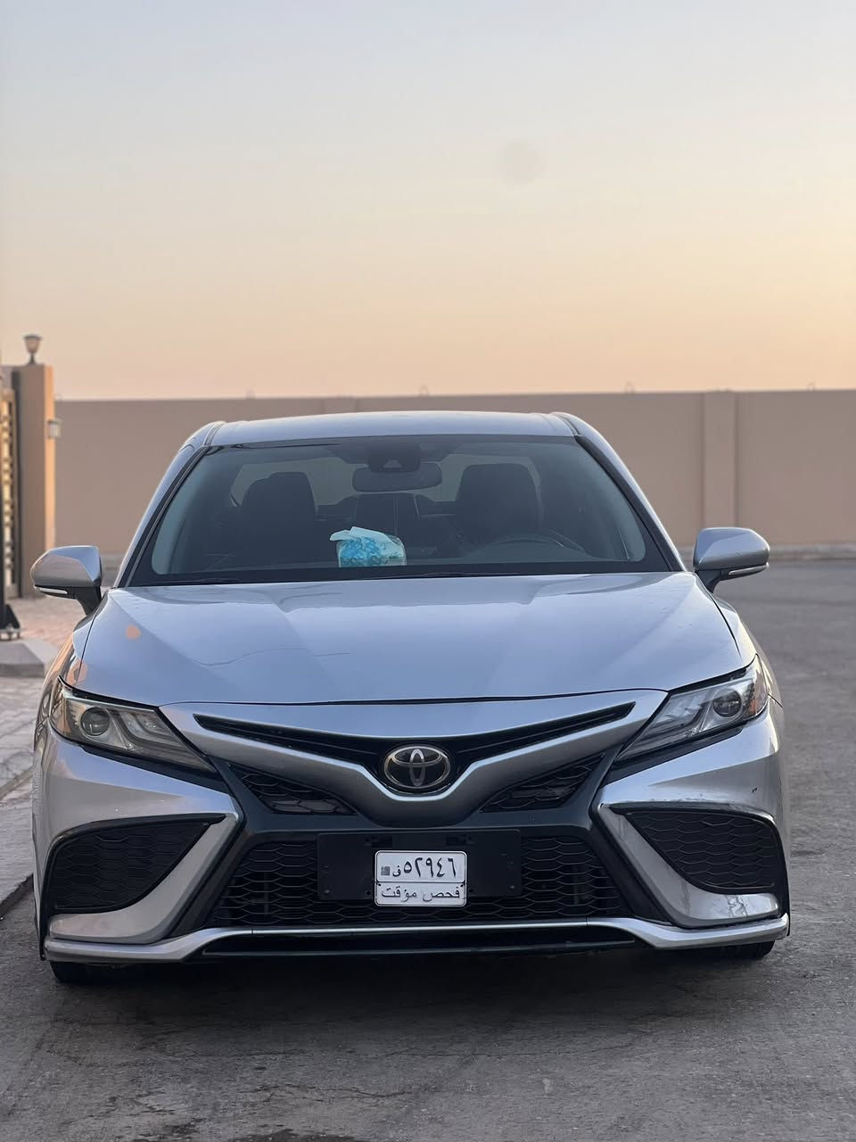 السلام عليكم بيع مستعجل وماعتقد اكو كامري بهيج موديل ومواصفات بهاذه السعر 
للبيع كامري 23xse فول واحد ع واحد  عده الفتحه محرك 4 سلندر 
ماشيه 40ميل وقابل للزياده رقم كربلاء بأسمي حادث ورقم الشاصي موجود بلصور فقط البنيد وجت من امريكا كلير صفحه بدون حادث بدون قطره معجون ايرباك فقط برده 
مكاني كربلاء الشراي يتصل مو شراي لتعبني رجاءً
الهاتف ***********
السعر 178 وبيهه مجال بسيط
