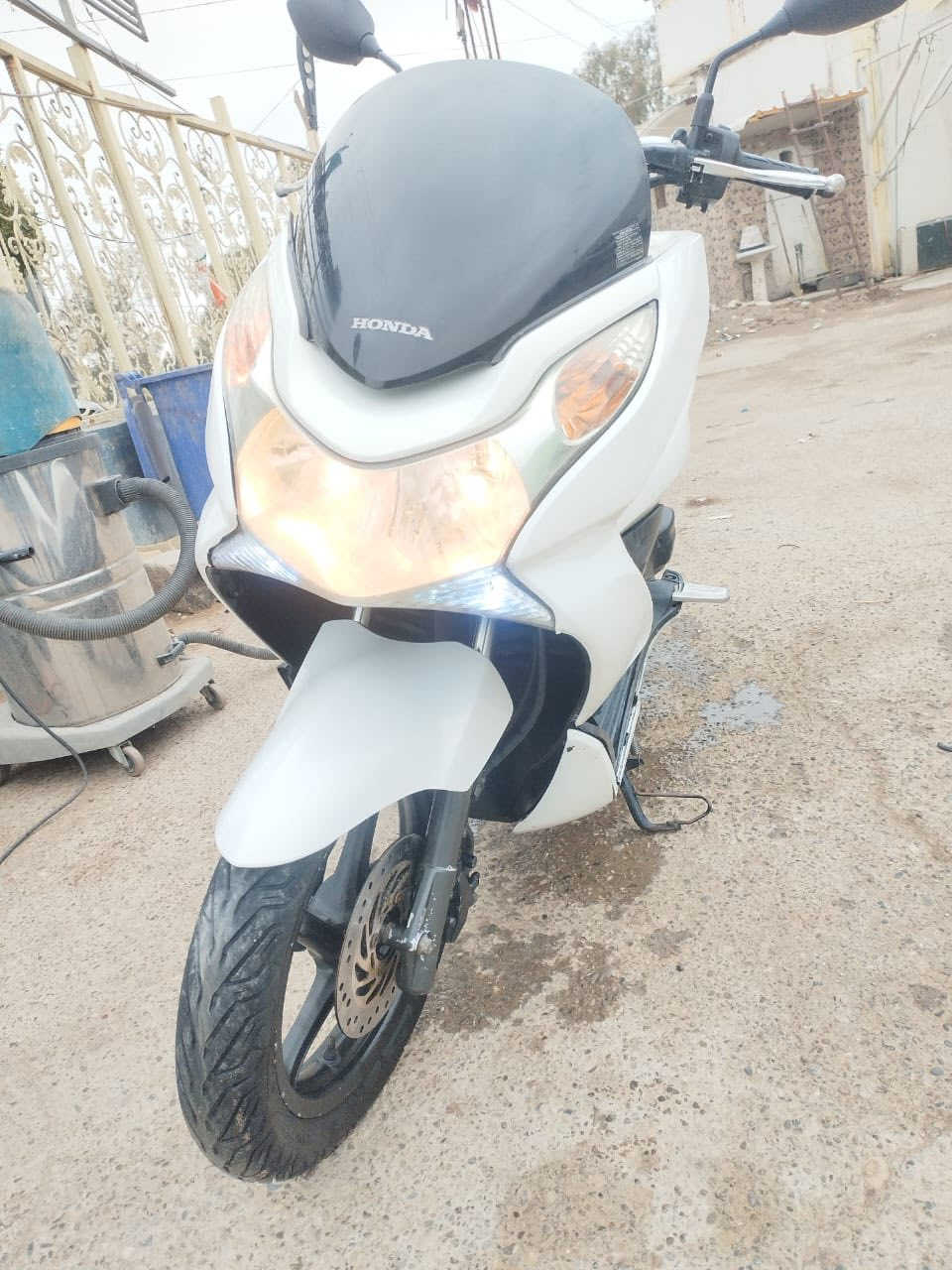 السلام عليكم pcxللبيع ماشيه ٣٥ دراجه حلوه ومرتبه مال جناي نقصها الاجنحه الي جون الدواسه فقط السعر مليون او 750 وبيها مجال مكانها ديالى بعقوبة الرقم***********
