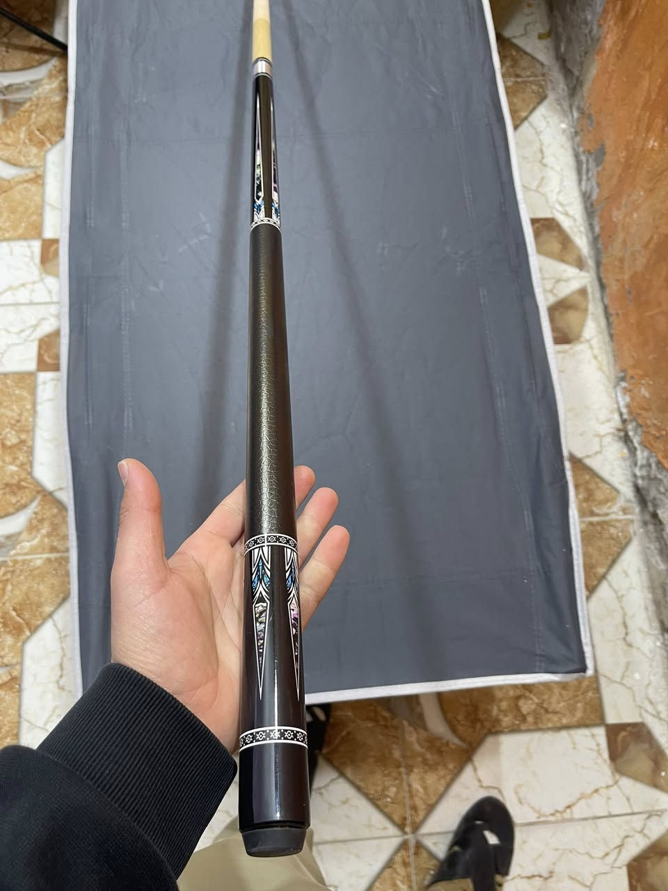 سلام عليكم كيوبات اربع قطع وجنطة فارغه سعر الكيوب ب 40 وسعر الجنطة 15
***********
