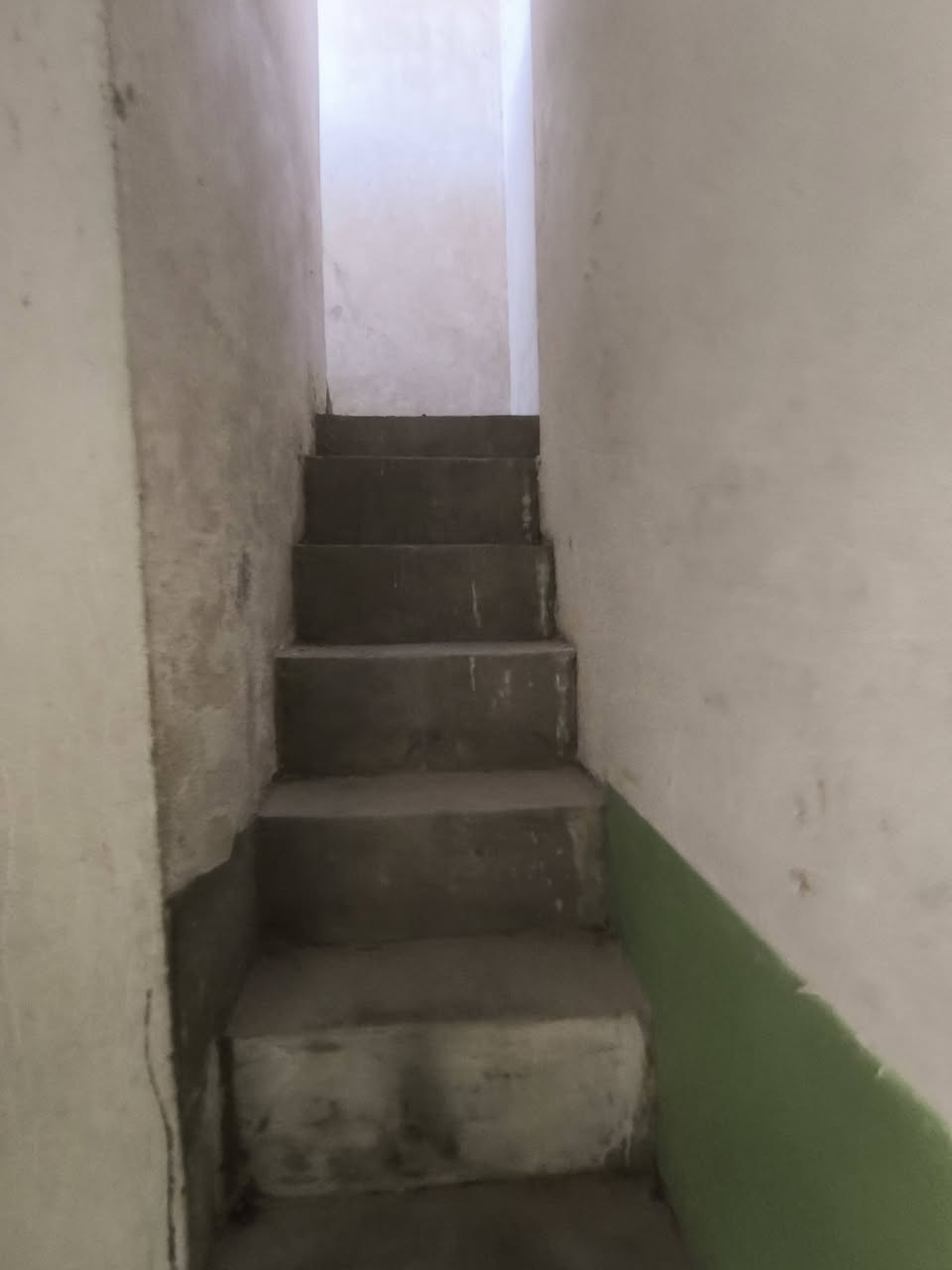 بيت للايجار 70متر حي الوفاء قرب محطّة الوقود طابق 
واحد يتكون من غرفتين وصاله ومطبخ وصحيات ايجاره 225الف 
للاستفسار ***********
