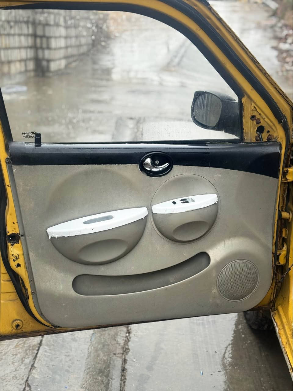 مینی  کوبەر ٢٠١٣
هەموگیانی بەشەرت 
گێرو مەکینەی بەشەرت 
ڕەقەم ئەسڵی بەس سەنەویەکەی ونبووە
ئەگەر موشتەری نیت سەرمان مەیەشێنە 
بەحلوج  ئەیفرؤشم 
***********
 بەس واتسئەپی لەسەرە 
سعری ٢٠ گەڵا مەعامەلە Singapore
