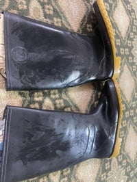 جزمة مطرية • مقاس ٤٠-٤٤ • توصيل