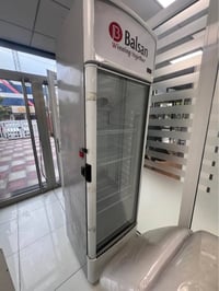 عارضة مواد طبية او سوبر ماركت جديدة السعر 250 الف بغداد الصليخ / 07714...