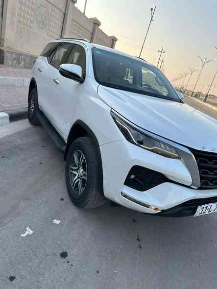 فورچنر 2023 فول مواصفات كفالة ما عدى بارد باب خلف السايق مكان السيارة كربلاء ماشية 27 الف بسمي السعر 315 
***********
