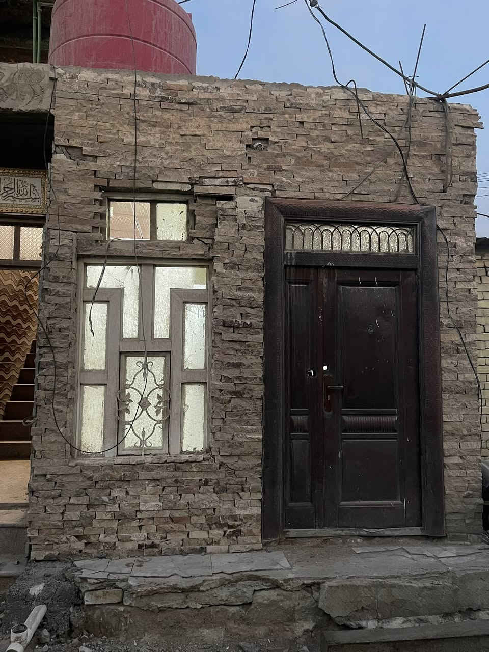 مشتمل للإيجار شارع المطار الجديد مقابل أسواق فدك يبعد عن الشارع 15 متر جاهز إيجاره 150 كل شهر بشهره ***********
