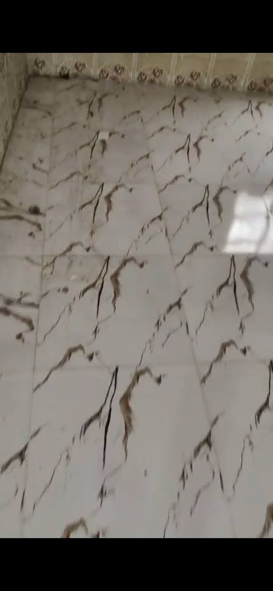 بيت للايجارشارع المستشفى الحسيني يتكون من3غرف ومطبخ وستقبال وصاله وحمامات داخلية وخارجية وكراج سيارة للاستفسار الاتصال ***********
