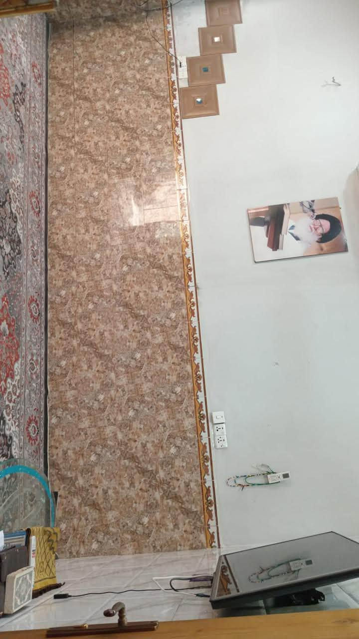 سلام عليكم بيت للبيع مكانه بغداد حي اور أم الكبر والغزلان مقابيل قطاع 79/78 بيت يحتوي على طابقين وثالث بيتونه وصطحين امامي وخلفي الطابق الأول صحيات خارجيه وداخليه 
حوش ستقبال صاله غرفه مطبخ حار وبارد معزول ترك 
طابق ثاني غرفتين وصاله وصحيات وبلكونه وثالث صاله وصطحين وصيح فوك البيتونه 
رقم استفسار 
*********** بي واتساب 
*********** بي واتساب ايضاً
