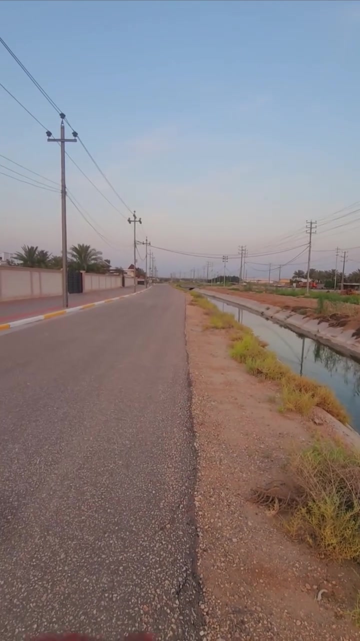 دونم للبيع في أرض الزهور طريق الجماليه مجاور مجمع الرحمن دونم تجاري على الشارع العام  واجهه ٣٠ نزال ٨٢  ..... 
***********
