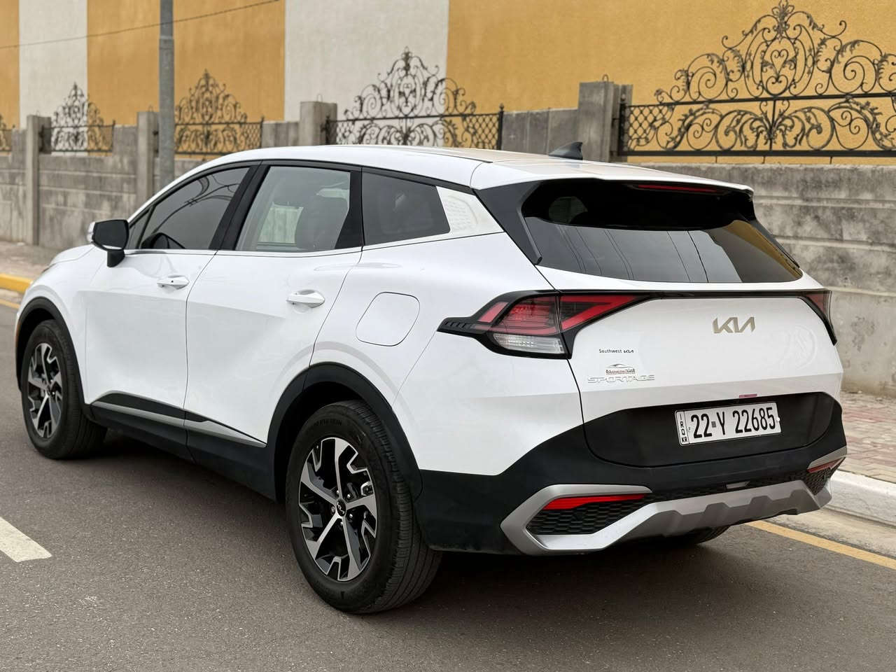 كيا سبورتج EX 2025 وارد أمريكي 
رقم أربيل تحويل مباشر 
عداد المسافه : 14 الف mill
حجم المحرك : 4 سلندر 2500 GDI 
الضرر : تخريبي بدون ايرباك 
ابواب ثنين جهة اليسار صبغ فقط 
المواصفات EX 
بصمة تشغيل وابواب تشغيل عن بعد 
رادار مانع تصادم امامي جانبي خلفي 
حساس خلفي - نقاط عمياء - تحديد مسار 
مقاعد جلد تحكم كهرباء - تدفئه مقاعد
تدفئه ستيرن - سايد بريك كهرباء  
اشاير مري - شاشة دجتل كار بلي 
تبريد قطعتين - لايت زينون + لد نهاري ليلي 
✍🏻 السعر 218 ورقه قابل لتفاوض
*********** مهندس حسين  
كربلاء / حي الحسين 
شركة_المتحدة_لمزادات_السيارات_وقطع_الغيار
