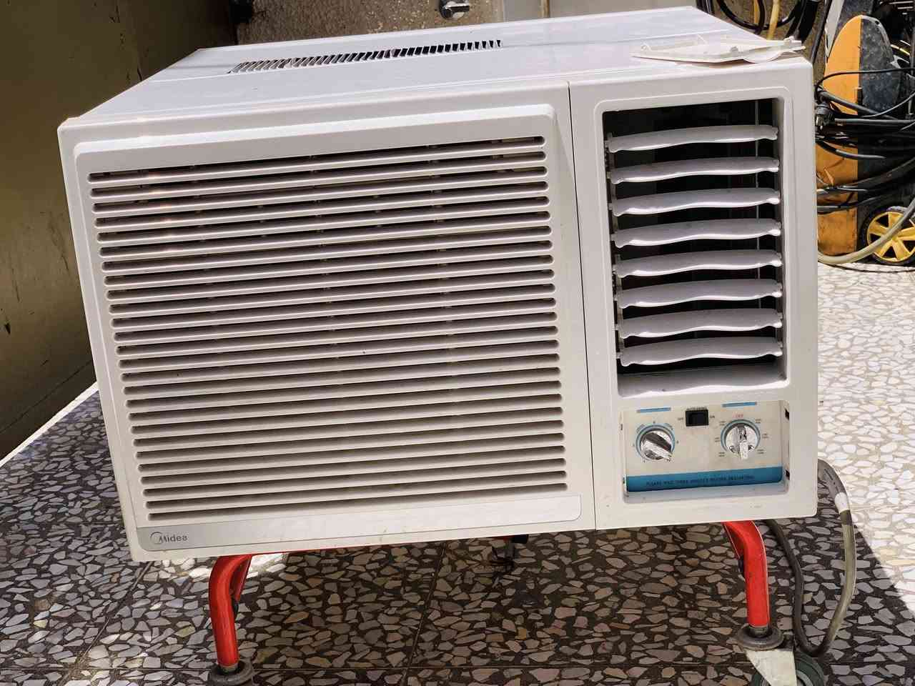 #متاح مكيف 2  طن نوعيه ميديا جهاز شغال على الفحص تبريده ثلج ❄️ ما داخل تصليح بلادي سعره 250 وبي مجال العنوان بغداد مدينة الصدر للاتصا***********
