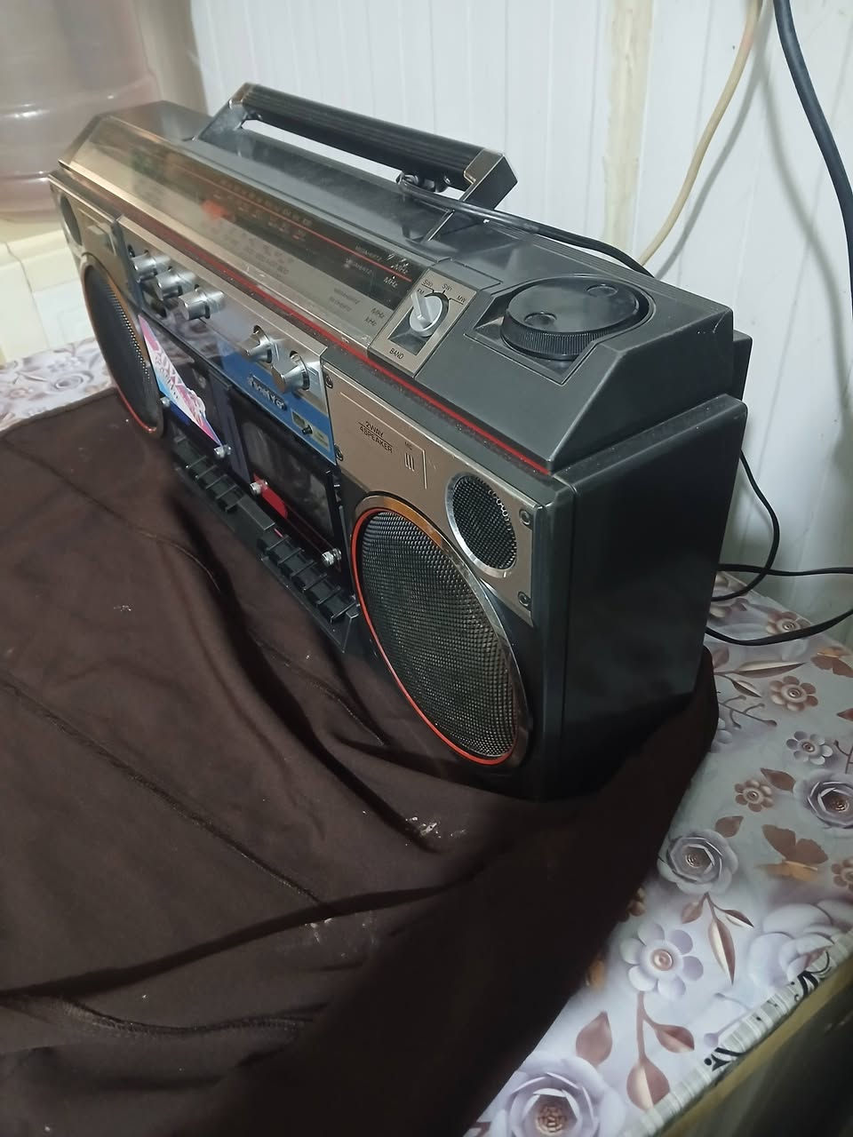 مسجل سانيو دبل كاسيت اربعه موجات الراديو بي اف ام شغال نظيف جدا السعر ١٢٥  الف النعوان بغداد  حي الجهاد رقم الهاتف ***********
