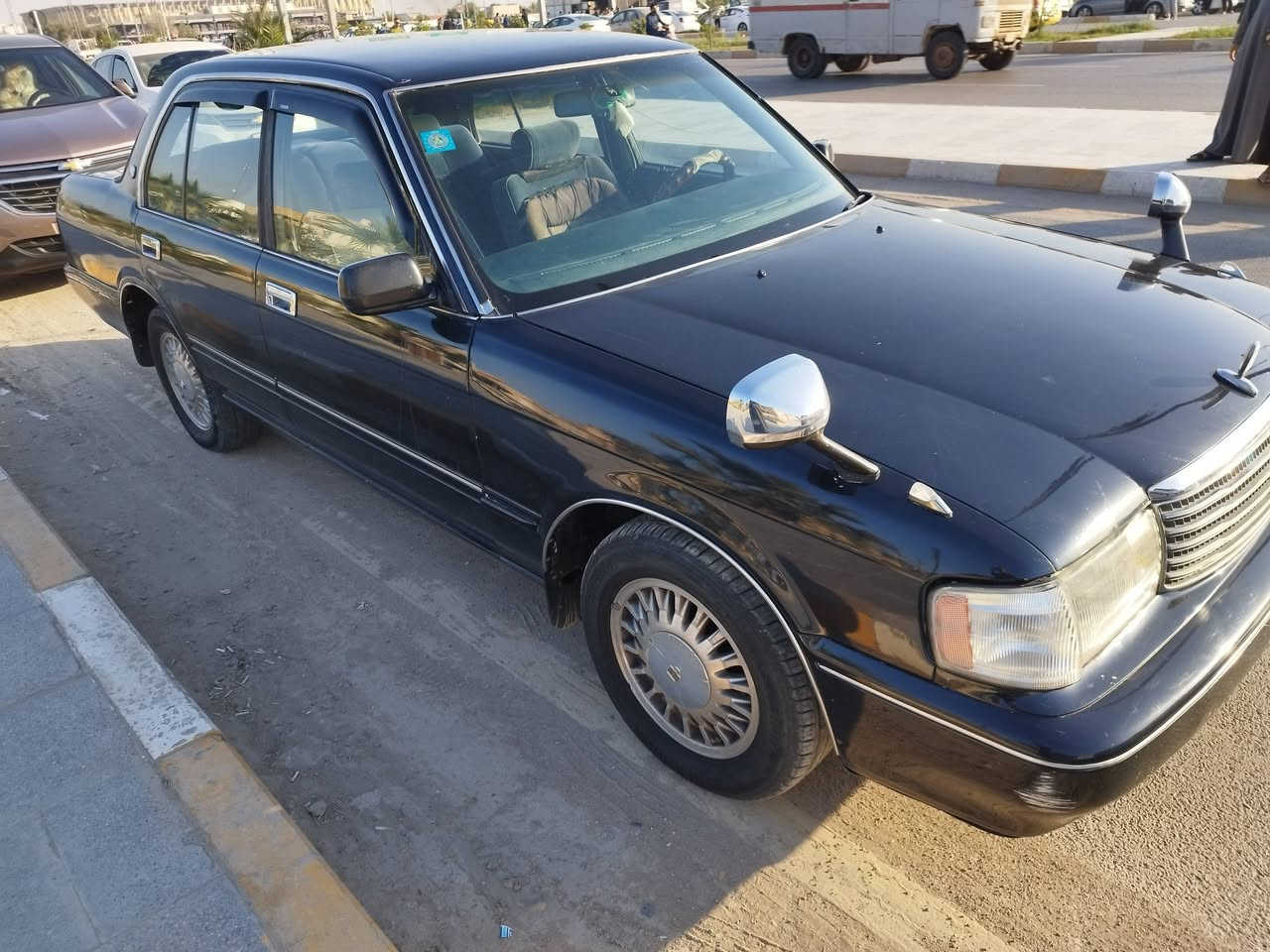 السلام عليكم 
ارنب موديل 1994 گير ومحرك VVT 2500 تبريد شغال مكفولة من الگص ونقل جثة رقم دولي السنوية لحد 2030 باسمي مداور ثاني يوم السعر 60 وبيها مجال المكان الناصرية قضاء البطحاء رقم الهاتف ***********
