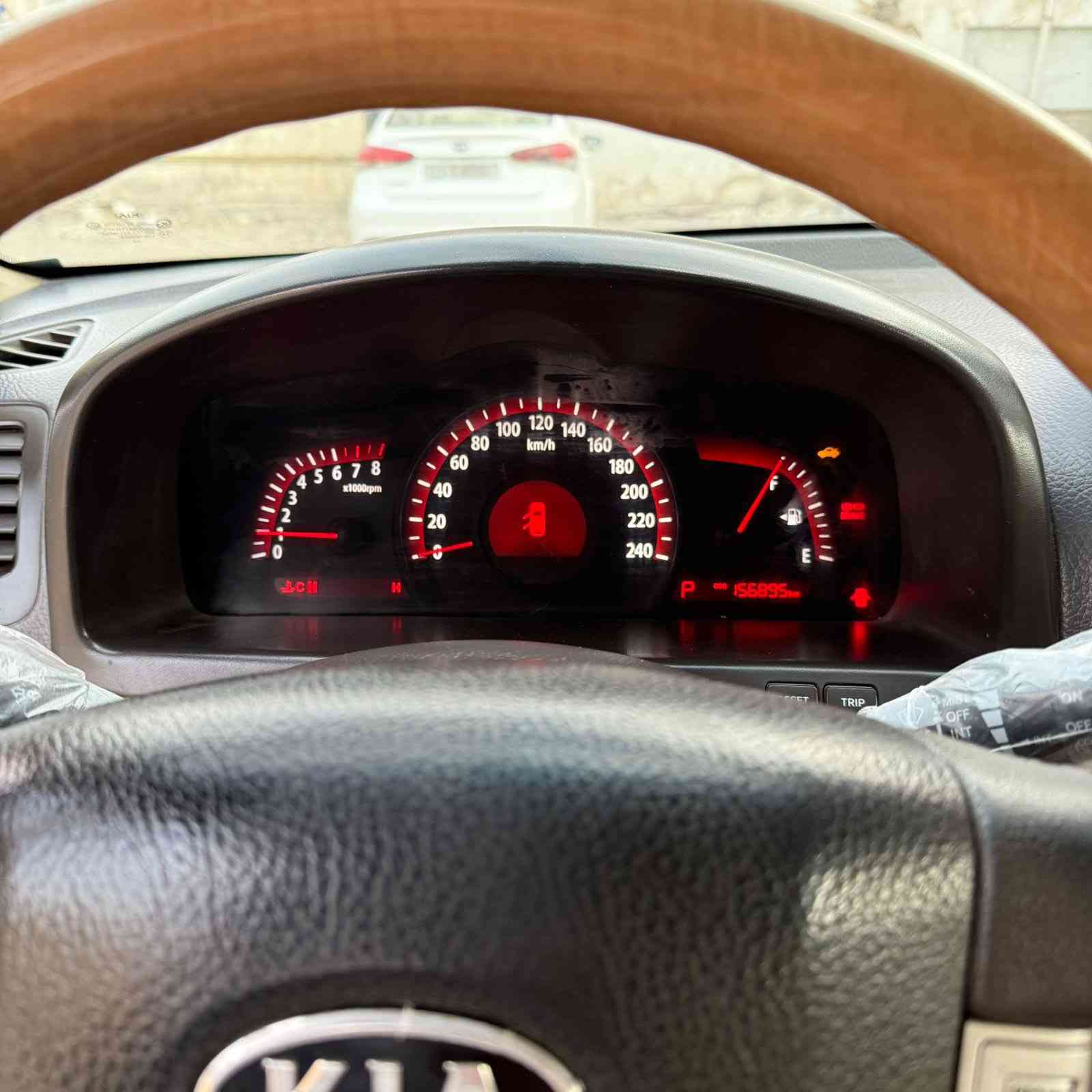 🌷ببركة الصلاة على محمد وآل محمد 🌷للبيع كيا مهافي موديل2012لون ابيض  رقم بغداد الدولي الجديد ب اسمي هزه وفحص وسنويه كله جديد تريد تحويل  ثاني يوم بيه  بابتين صبغ اثر شخوط فقط شي    مواصفات  فول البصمه ول   ابواب كشنات جلد وكهرباء  تبريد وتدفئة الكشنات فتحه سقف طكتين گير ومحرك مكفولات برغي ممفتوح بيهن على وضع الشركه مكينة 6 سلندر 7 راكب 3 ثلاث قطع تبريدً مركزي منفصل شاشه كبيره وكامره دواره فول تحكم ستيرن جهتين كروز مثبت السرعه مانع الانزلاق لد امامي ولد خلفي  نضام منحدرات كشافات زينون لايتات زينون بك لأيد LED ويل كب كبير مود درايف ثلاثه انضمه قياده سبورت وسمارت وايكو اقتصاد البانزين كشن كهرباء  داخل لونين بيجي واسود وبعد بيها مواصفات اكثر / مكان السيارة بغداد- الرصافه🌷🌹🌷🌹
للاستفسار الاتصال على 
الرقم  ***********وبيه واتساب#السعر_158 🌹🌹 وبيها مجال  للشراي🥀🥀
ملاحظة ⚜️ السيارة كاملة بدون اي نقص العنوان بغداد ا
