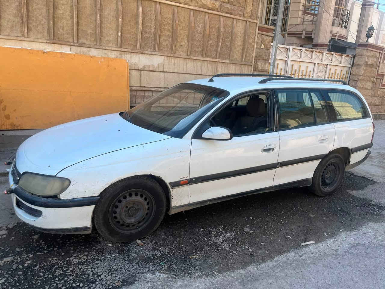 اوبل بزون. ٩٦..محرك  vvt.  امكفول كير اوتوماتيك. نواقصهه بطاين بوب.. كشن خلفي
حداديات بسيطة. تحويل مباشر.  سنوية ل٢٨ مجددة السعر ٢٢ورقة..بيهة مجال حك الجية.. ***********
