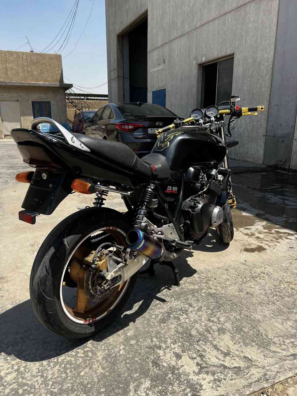 هوندا cb400 جيل ثاني 16 ولف مكفوله كفاله عامه من النضوح ولتبخير ولصوت مفتوح بس قبق كلج للمصادقيه و امانه الله فتحته لان عينه الدهن انكسرت وضطريت افتحه الغي العينه اسدها ورجعت شديته دراجه تخبل ما ناقصها شي مرتبه ونضيفه بيها دكمه باور تخليلك الدراجه اطير اذا مو 180 وتعبر نكره وحده ترايك وين متريد الدراجه كلك كلك كلك اكفلك سرقه بيها بس ورقه مال معرض سبب البيع اني سايق دلفري وما متفرغ الها عايفها بمكانها سعر مليونين وبيها مجال للشراي 2.000.000 مكاني بغداد البياع رقم ***********
