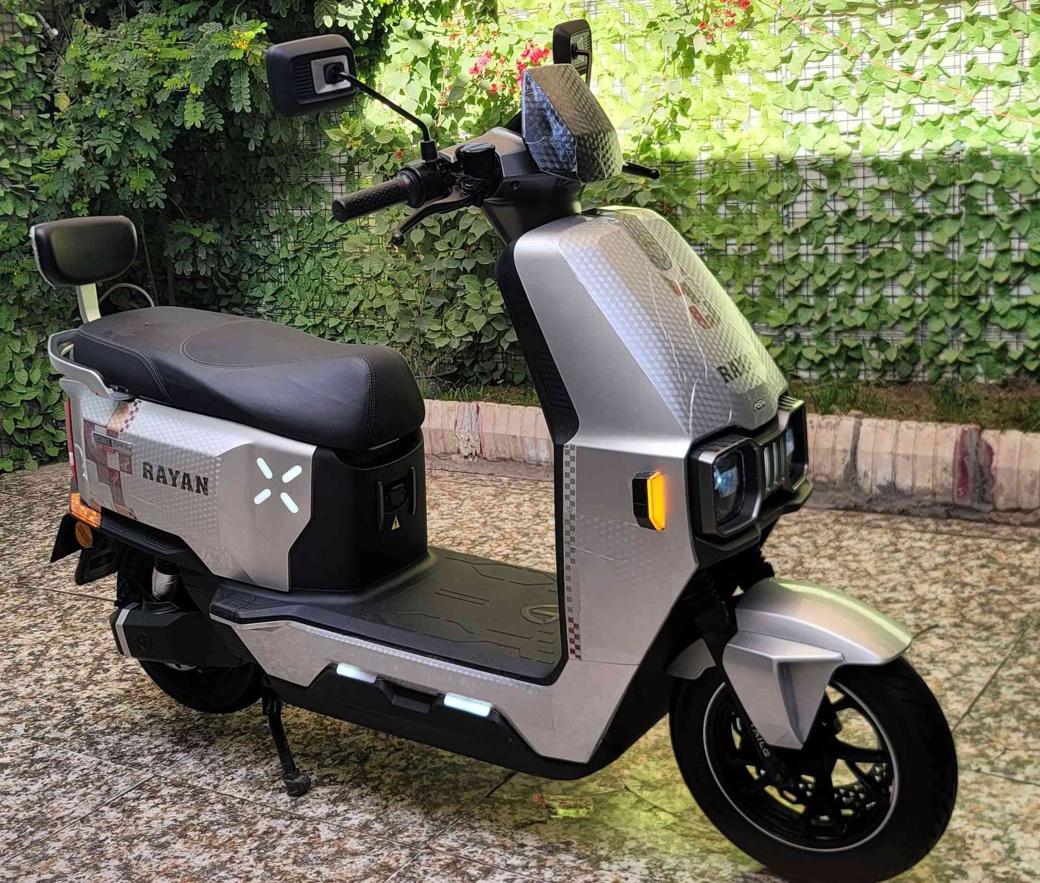 السلام عليكم..دراجه _الريان _تالج_TAILG..الشكل الحديث...دخول جديد 2026...دراجه كسر كارتون وضع وكاله ...لدات امامي ..خلفيه..جانبيه..مخرج USP...تشغيل _بصمع_..
عدد البطاريات _6_ الحجم الكبير وكالة TAILG...الملف _2000W_..عدد التحويلات..1..2..3..نظام_ARS...شاحنه اصليه تدعم الشحن السريع والأيقاف الذاتي عند امتلاء البطاريات..
السعر (900) قفل ...مكاني بغداد حي اور 600...
الشراي يتصل ...***********..واتساب موجود
