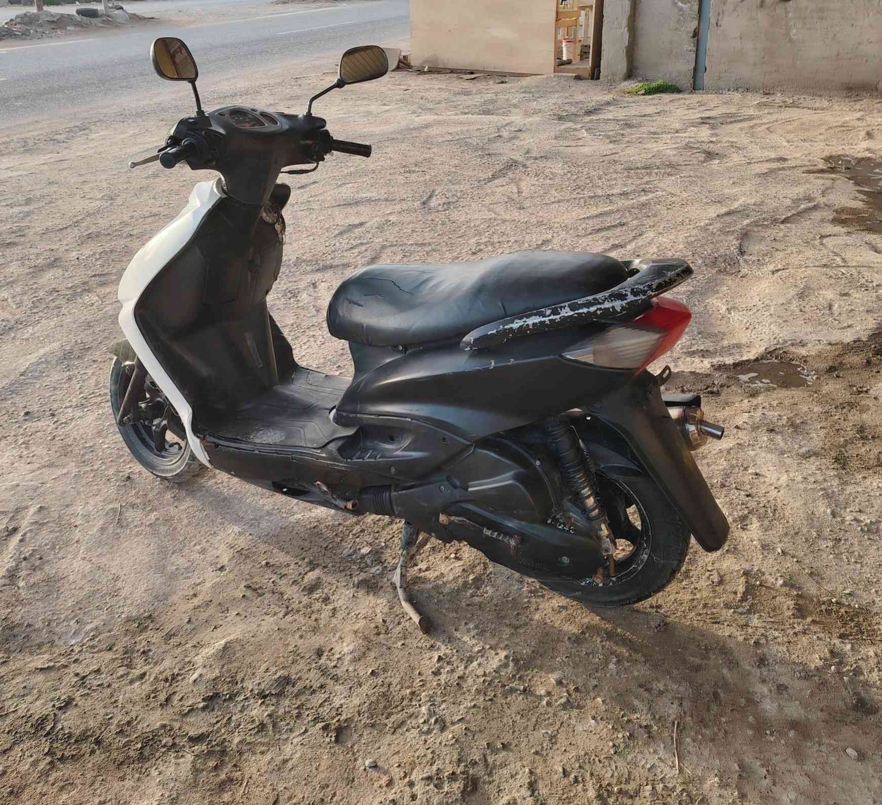 للليع او مراوس سكنس نثيه كوري 140 الدراجه مفتوحه بس ولفات بيدي فاتحها جاهزه من كلشي نكره سلف هندر كلشي شغال بيها حلوا شلعه ومعدل وين ميعجبك دير بانزين وتوكل كلش حلوا  صالنصه رياضي بلادي صوت حلو السعر ٥٠٠وبيها مجال قليل للستفسار *********** مكان نجف كوفه عباسية
