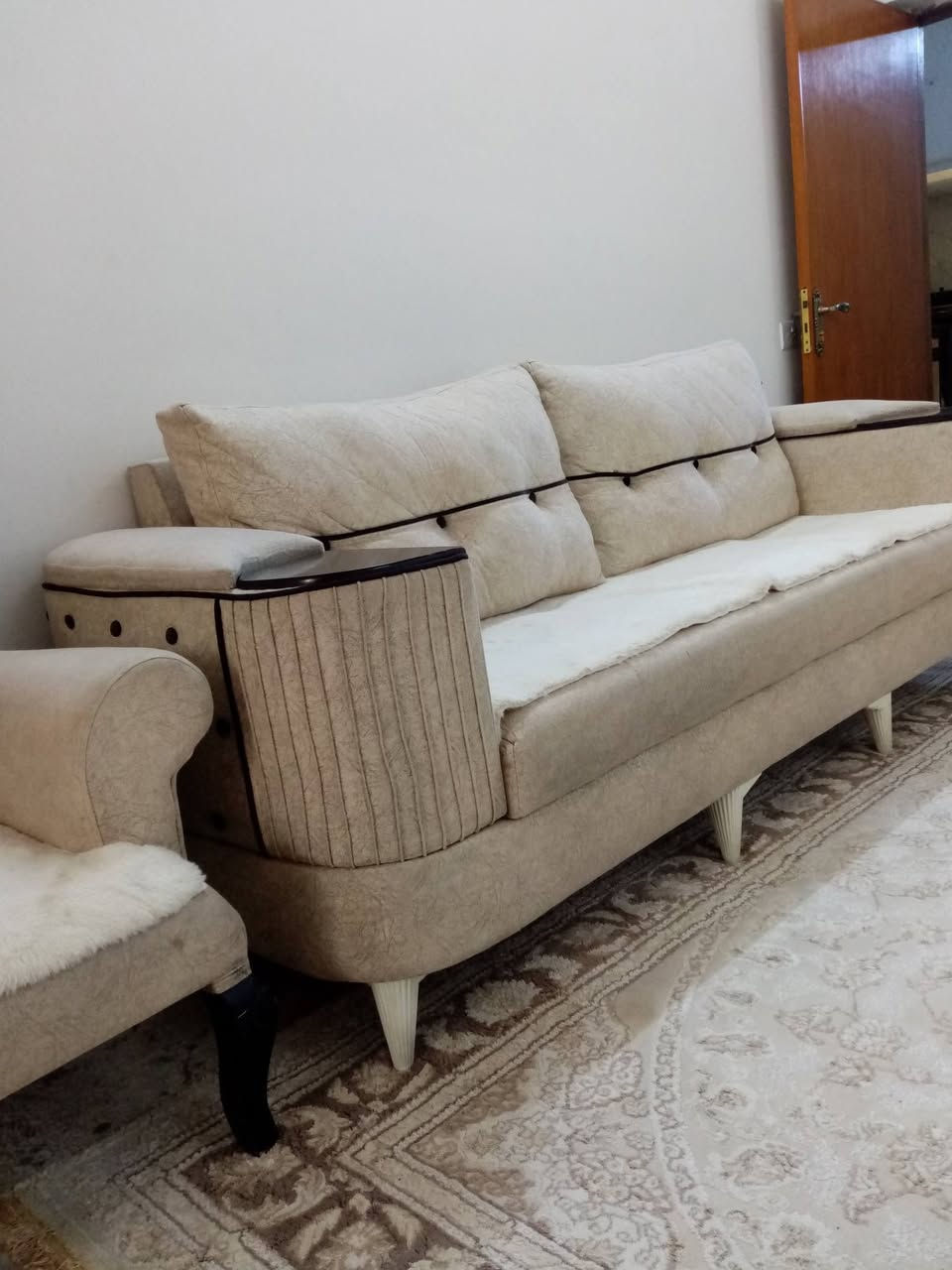 ئەم تاقم قەنەفە ئەسڵیە دە نەفەریە بەردەستە وەک لۆک وایە مئزی خۆی ڵەگەڵە سەحری 350هەزار شوین هەولیر کەسنەزان


**إذا كنت صاحب هذا الإعلان وتريد حذفه لأي سبب، رجاءا أرسل رسالة إلى الدعم الفني**