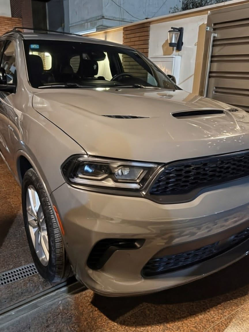 السلام عليكم. 
للبيع 

دودج دورانكو RT .
اللون ، اسمنتي 
الموديل : 2024 . (خليجي) / وكالة هارلم 
المحرك : V8 . 5.7L .
العداد : 15٫500 كيلومتر. 
السيارة مغلفة بالكامل PPF احترافي 
الجام مغلف عازل حراري 
الضمان : متبقي سنتان 
رقم بغداد باسمي 
المواصفات :
* دفع رباعي 4x4. 
* رادار مع مانع تصادم . 
* نقطة عمياء .
* تحذير الخروج عن المسار .
* فتحة سقف ( سلايد) .
* المصابيح الأمامية زنون .
* شاشة كبيرة 10.2 أنج .
* نظام ملاحة نفكيشن ( GPS) . . 
* مقاعد أمامية تبريد وتدفئة .
* المقاعد الأمامية كهربائية مع ذاكرة لحفظ وضعيات الجلوس .
* المقاعد الخلفية تدفئة . 
* تشغيل عن بعد .
* ويل 20 انج .
* بلوتوث .
* الباب الخلفي كهربائية .
* حساسات امامية
* حساسات خلفيه مع مانع تصادم .
* كاميرا خلفية .
* لايت LED .
* كير شفتر ستيرنك .
* تشغيل واطفاء اوتماتيكي. 
* مقود القيادة كهربائي مع تدفئة .
* شاحن وايرلس 
* 7 راكب .
* تبريد خلفي .
* اشارات على المرايا الجانبية .
السيارة مطلعها من الوكالة على ايدي ماشية 34 كليومتر و راسا سويت الها سونر للضمان فقط 
السيارة مكفولة من اي حادث او شخط 
تبديل الدهن و الفلاتر كله بالشركة طبعا  
* السعر : 70 مليون وبيها مجال 
مكان السيارة بغداد 
موبايل 
***********
