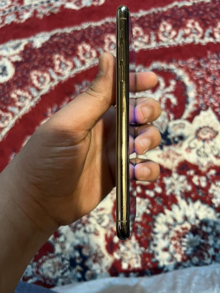 ايفون ١١ برو ماكس لون ذهبي ذاكره ٢٥٦ بطاريه ٧٩ بلاد الجهاز مبدل شاشه اصليي الجهاز جديد السعر ٢٣٥ بي مجال بسيط الرقم ***********
