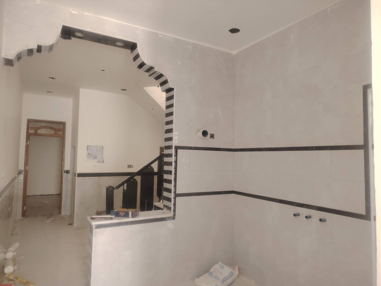 بيت للبيع مساحه 100م. 
ميسان حي الثوره. قرب. شارع زوراء. شارع مدارس 
بيت طابقين 
للاستفسار اتصال ***********
